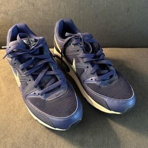 Mens tennis shoes Nike Air Max size 9 royal blue w/ silver stripe